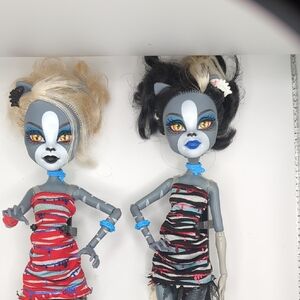 Monster High Zombie Shake Werecat Twins $100